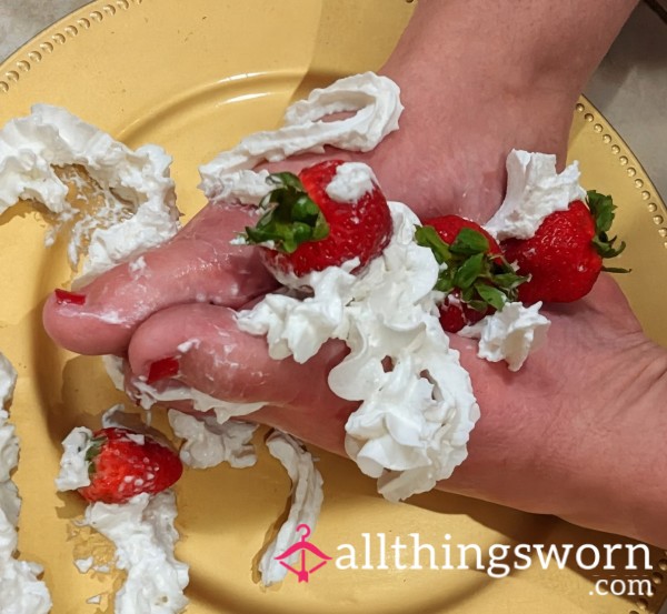 It's A Strawberries And Cream Kind Of Day🍓🍰🦶