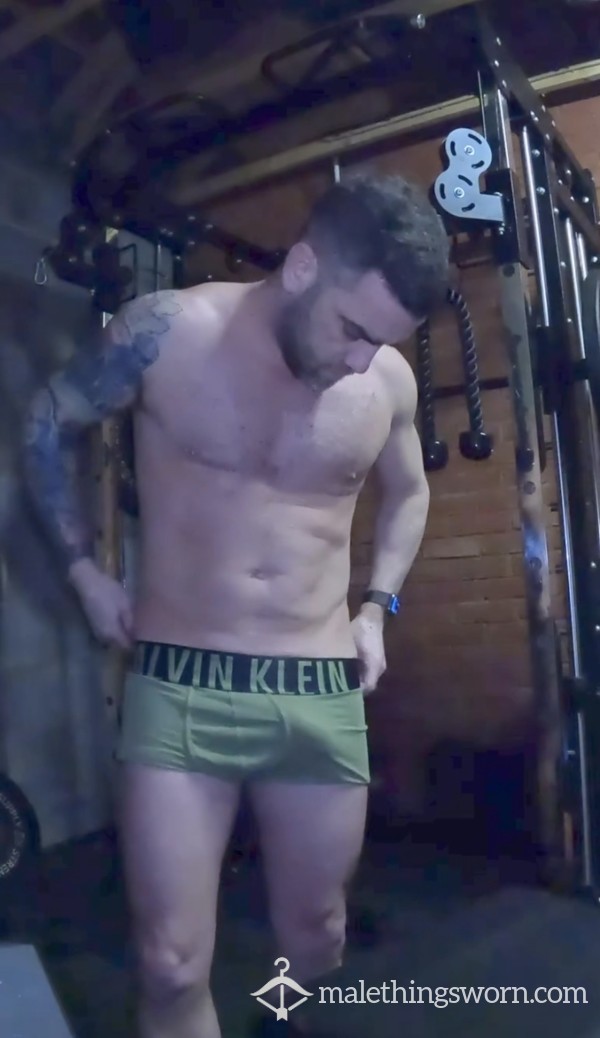 Jerk And C*m Vid In The Gym