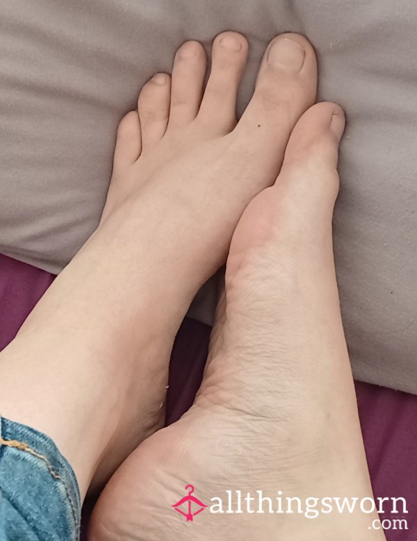 JOI - Looking At My Feet