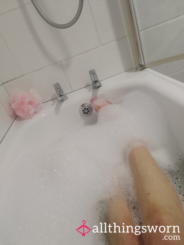 Join Me In A Hot, Steamy Bath 🛀😈💦💦