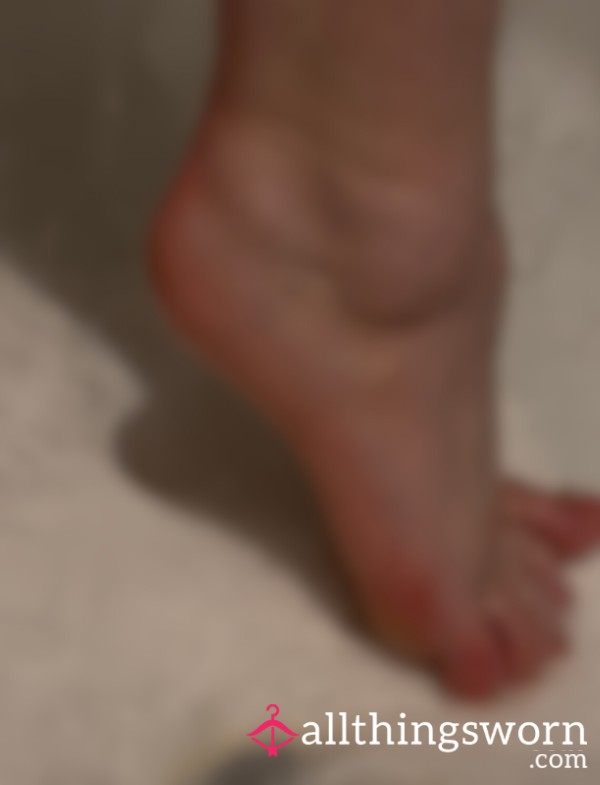 Join My Feet In The Shower