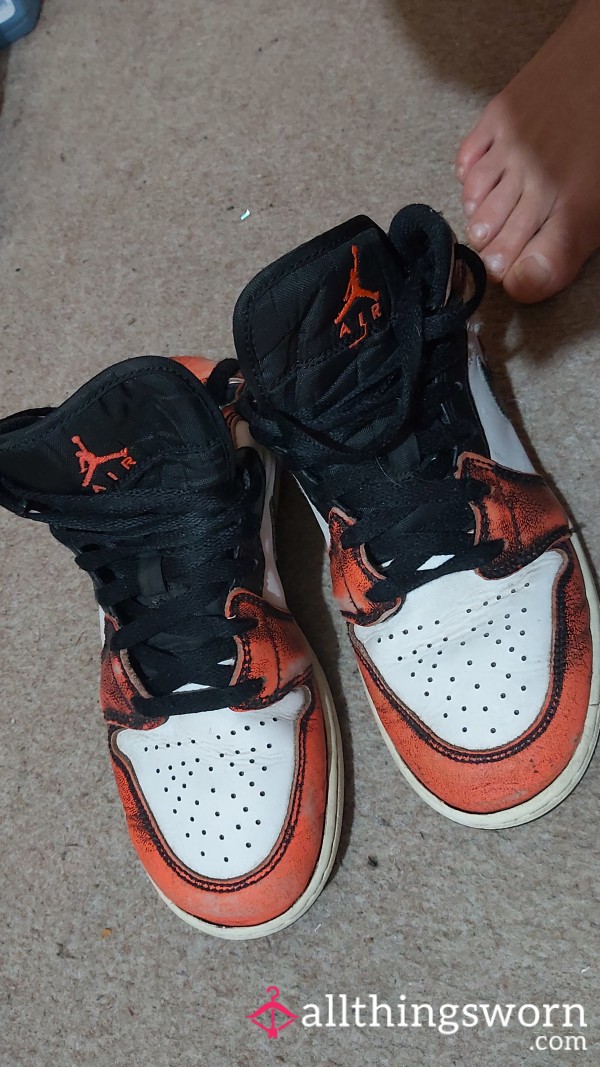 Jordon Nike Red, Black & White