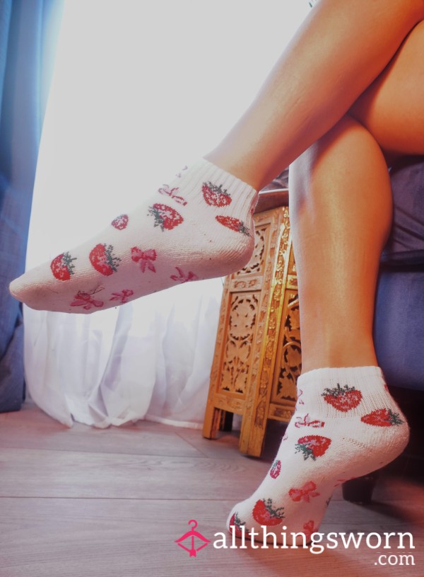 Deliciously Worn🍓🦶🏼 Juicy Strawberry Socks