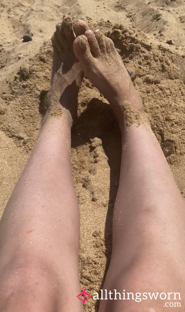 😍 Just 2 Minutes Of Pure Relaxation… There’s Something So Satisfying About The Feeling Of Soft Sand Between Your Toes And All Over Your Feet🏖️✨