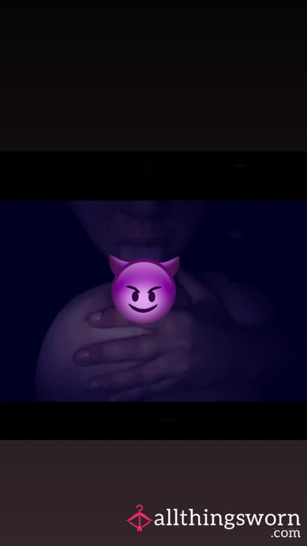 👅👅 Just A Little Nipple Play For You