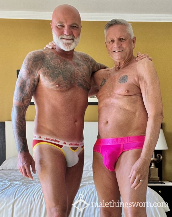 Just Love Taking Turns To Suck D*ck With Friends And Buddies😘😁😃🔥