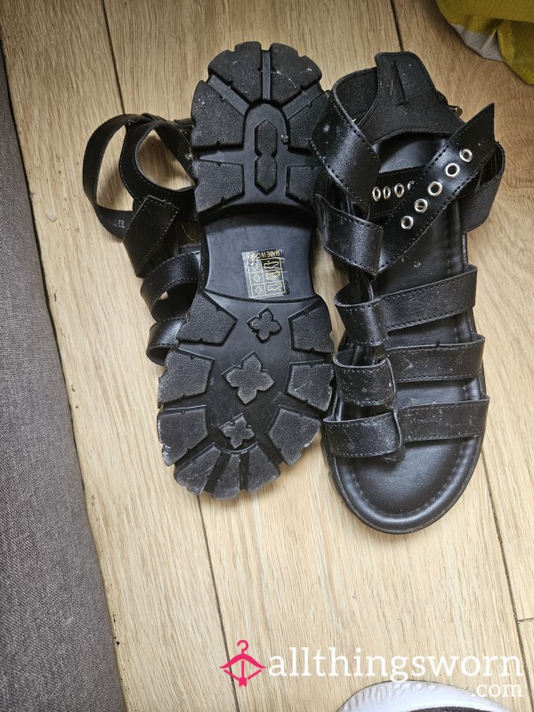 Kinky Sandals