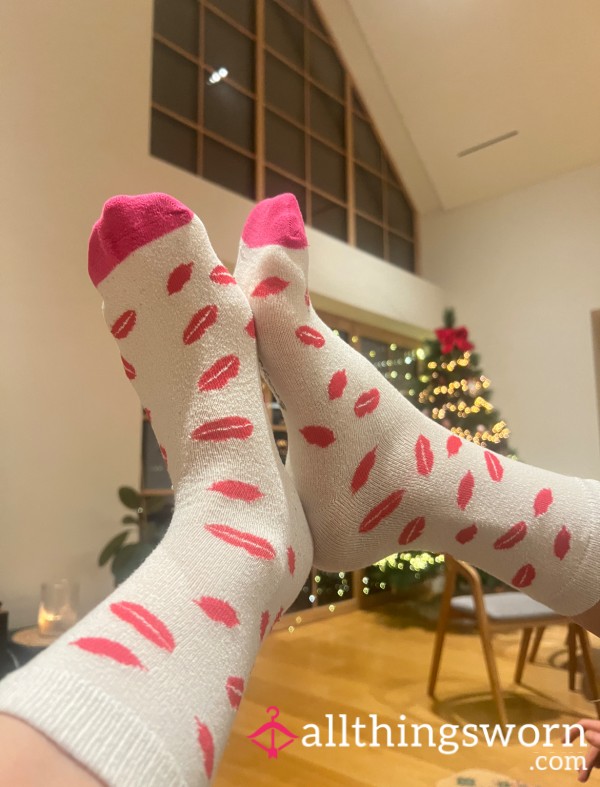 Kiss Me Under The Christmas Tree