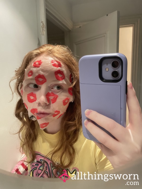 Kisses Face Mask 💋