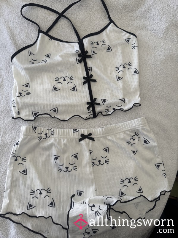 Kitty 🐈‍⬛ Short And Crop Top Set Worn To Bed