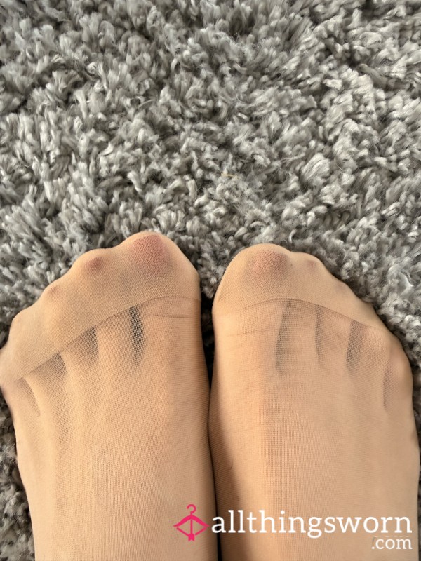 Kla**isch & Unsichtbar: Hautfarbenes Feinstrumpf-Set – Perfekter Nude-Look