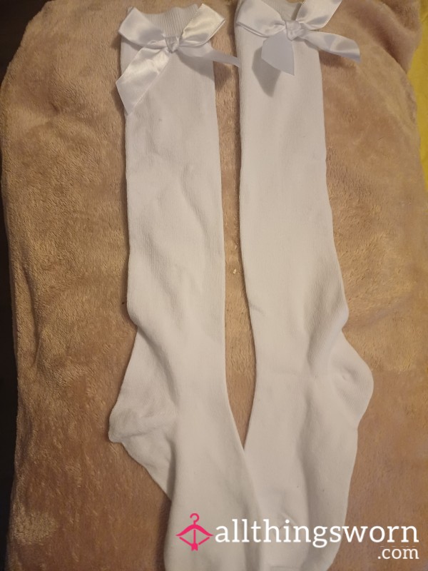 Knee Length White Bow Socks