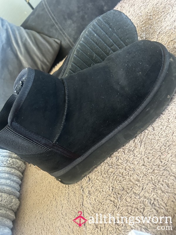Knock Off Ugg Boots Worn Down Muddy, Dirty, Smelly The Smell Is Unreal👃😛 They Have Been Owned Now For 3 Years
