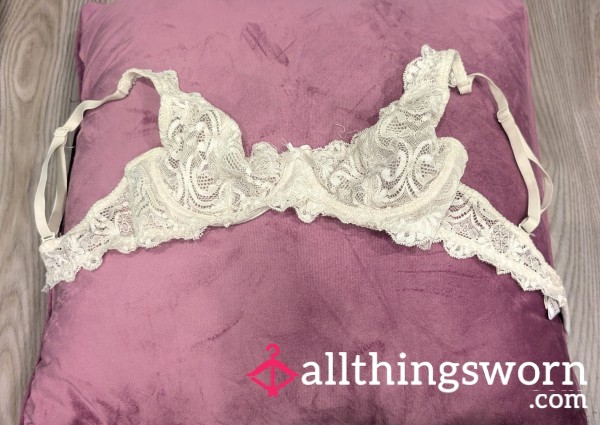 Lace Designer Ivory Frederick's Of Hollywood Bra