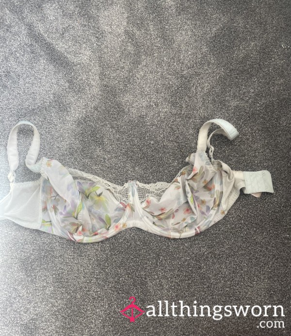 Lacy Flowery Bra Too Small For My Big Tits
