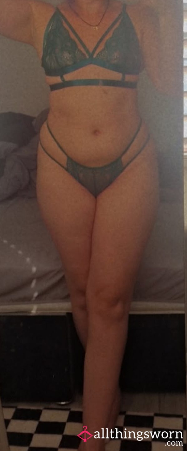 Green Lace Set ,Watch Me Get All Wet 🥵