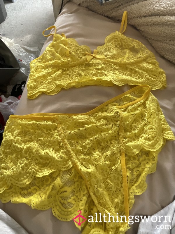Lacy Shorts & Bralette/Naughty But Nice/size 14