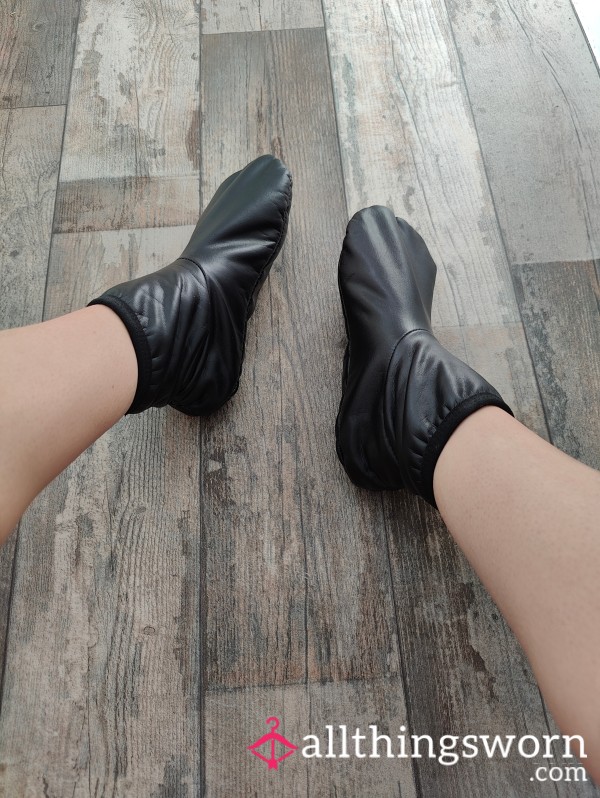 Ladies Smelly Faux Leather Slipper Socks Black