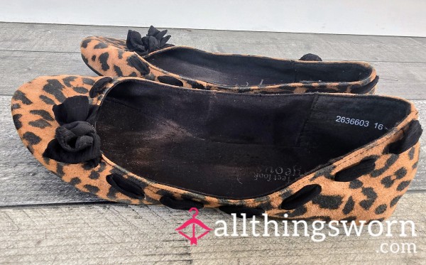 Ladies Well Worn And Trashed Flat Shoes For You Foot Fetish Slaves, Lovely Amount Of Dirty Staining On The Soles