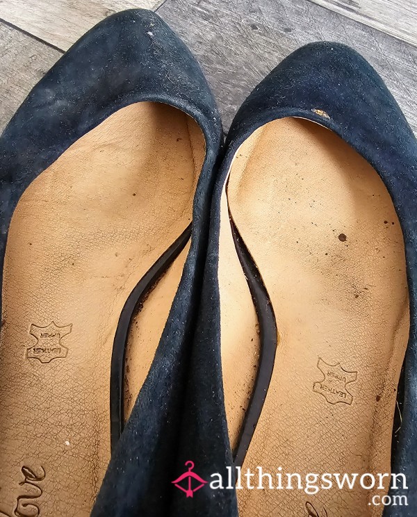 Ladies Well Worn And Trashed Flat Shoes For You Foot Fetish Slaves, Lovely Amount Of Dirty Staining On The Soles
