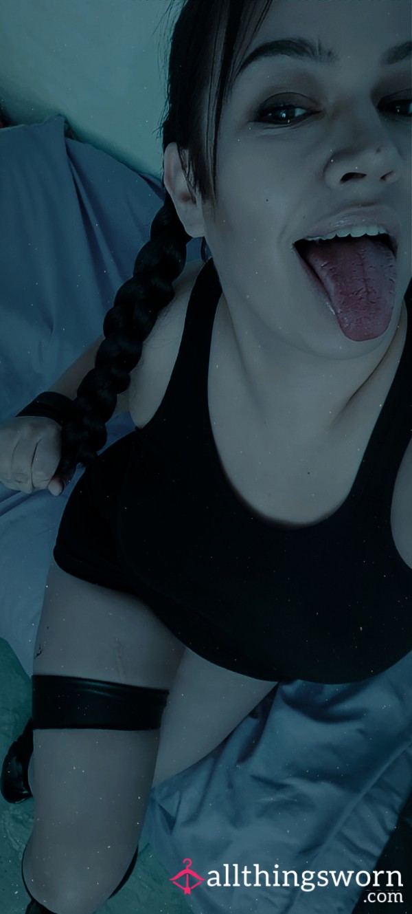 Lara Croft Cosplay Photo Set