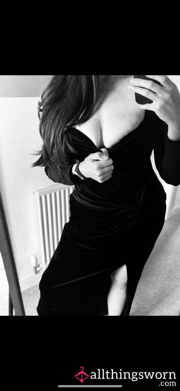 Large Busty Brunette, 34F , B**bs