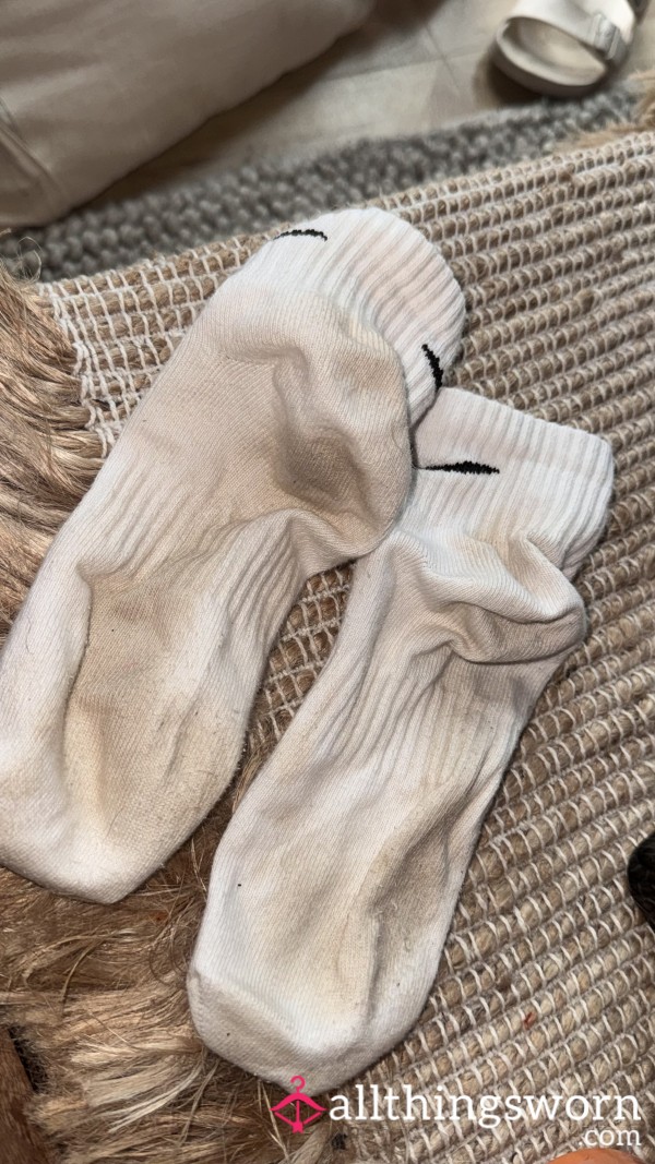 LAST NIGHTS SWEATY NIKE SOCKS 🪩💃🏻