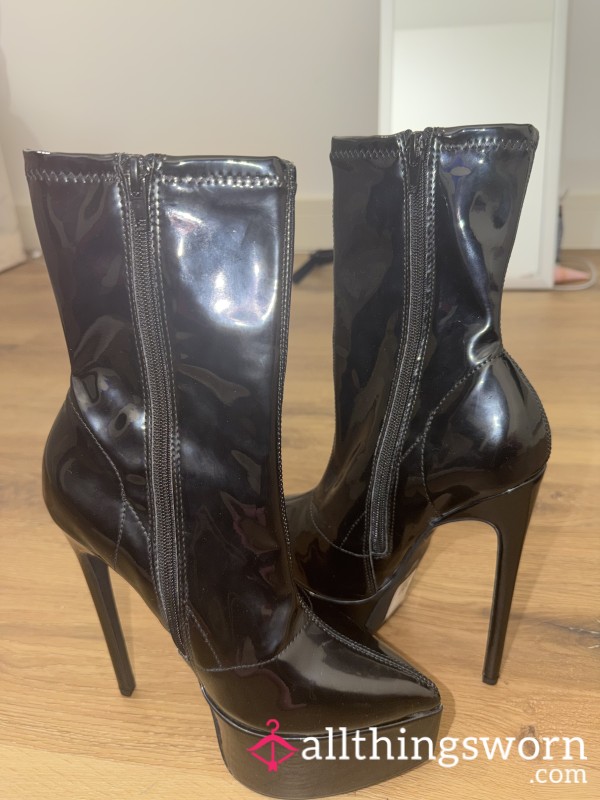 Latex Heels !