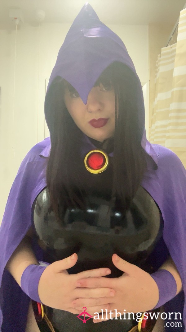 Latex Raven Cosplay - Are YOU Lucky Enough To See What’s Beneath The Cape? 🦹🏻‍♀️🖤👀 TRICK OR TREAT STYLE 🎃