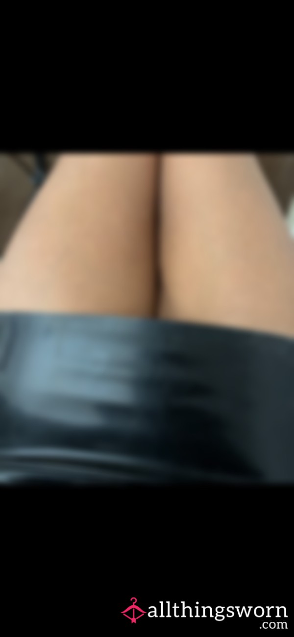 Latex Thigh Focus Set (15 Pics)