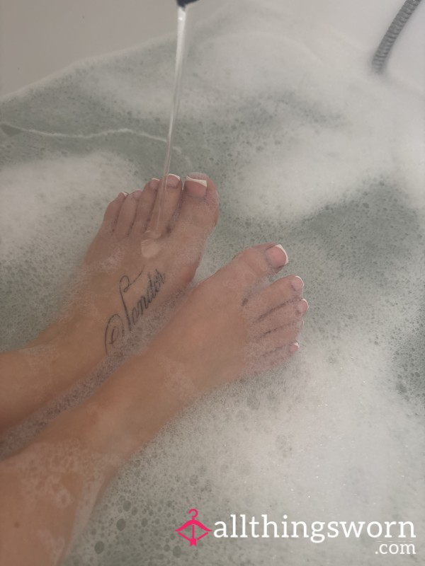 Lather Me Up Baby 💦🫦 | Watch Me Pour Bodywash All Over My French Tip Toes 👣💋
