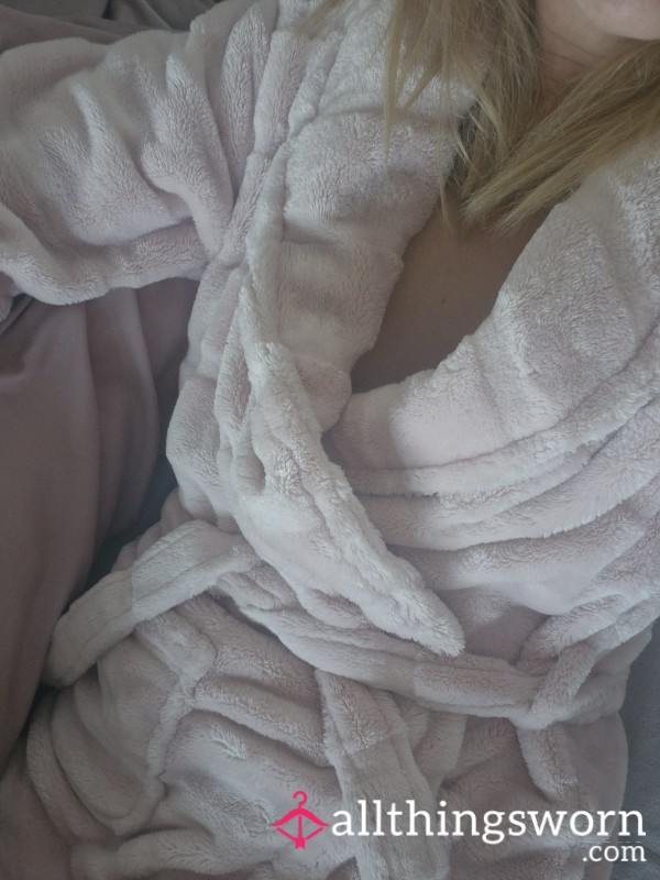 Layed In Bed With Dressing Gown On.How Wants A Picture Without It.💋💋