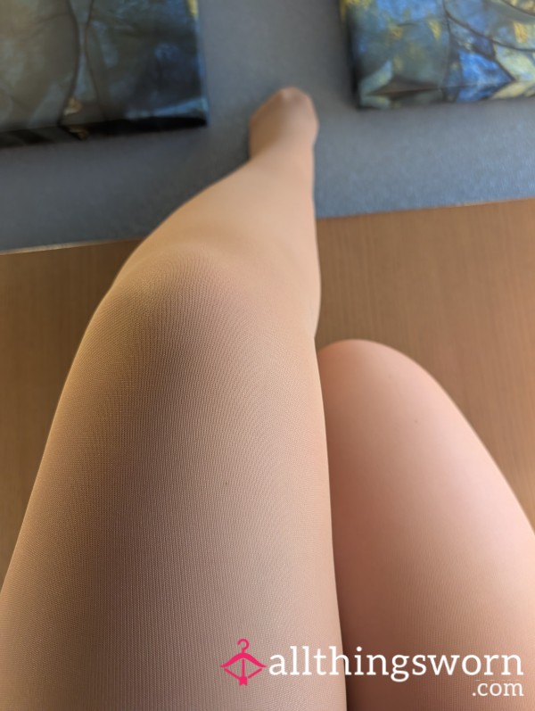 Flight Attendant Layover Legs Video ✈️🏨