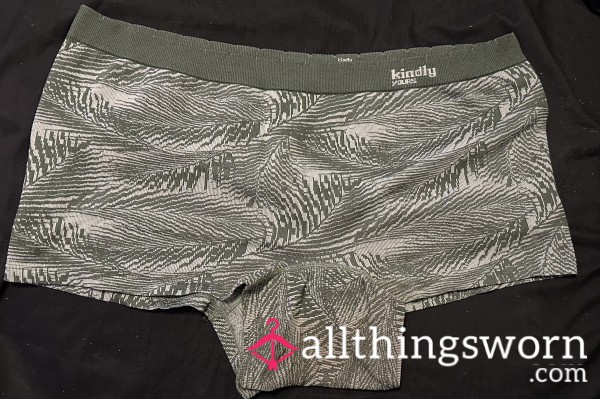 Leafy Green Women’s Boyshorts