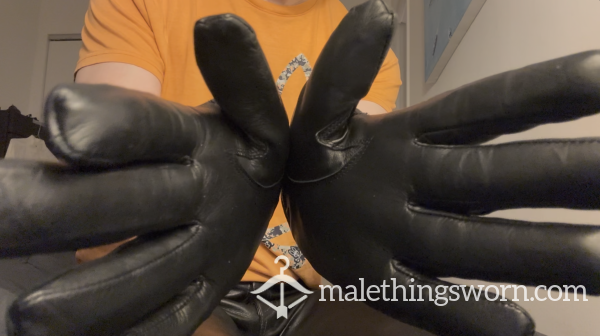 LEATHER GLOVE PLAY