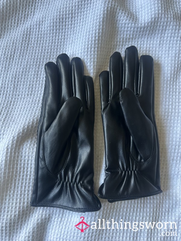 🖤 Leather Gloves