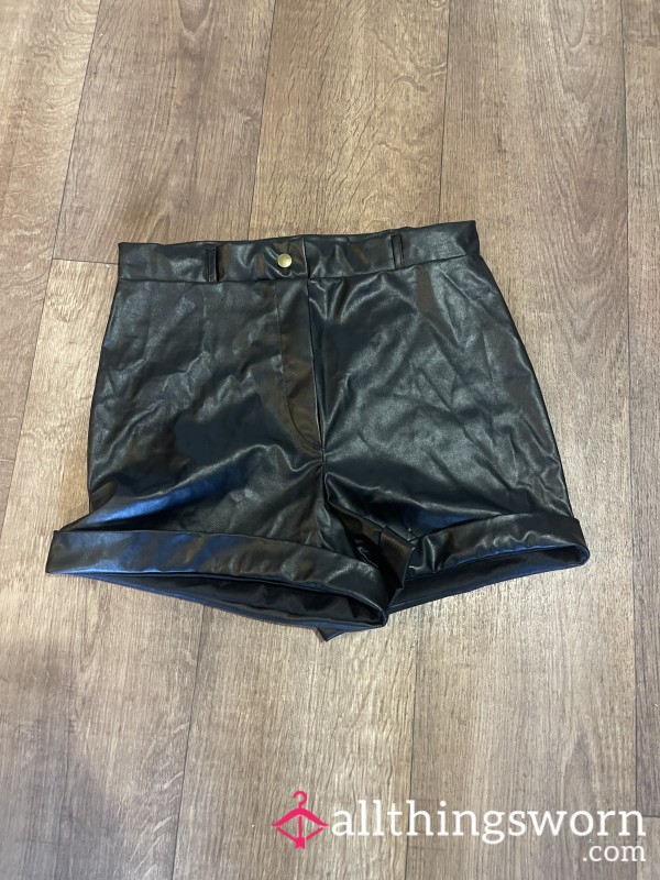 Leather High Waisted Shorts - Worn - Black Shorties - Size 12 UK. 🇬🇧 Shipping Included. 🌍 International Shipping Available.