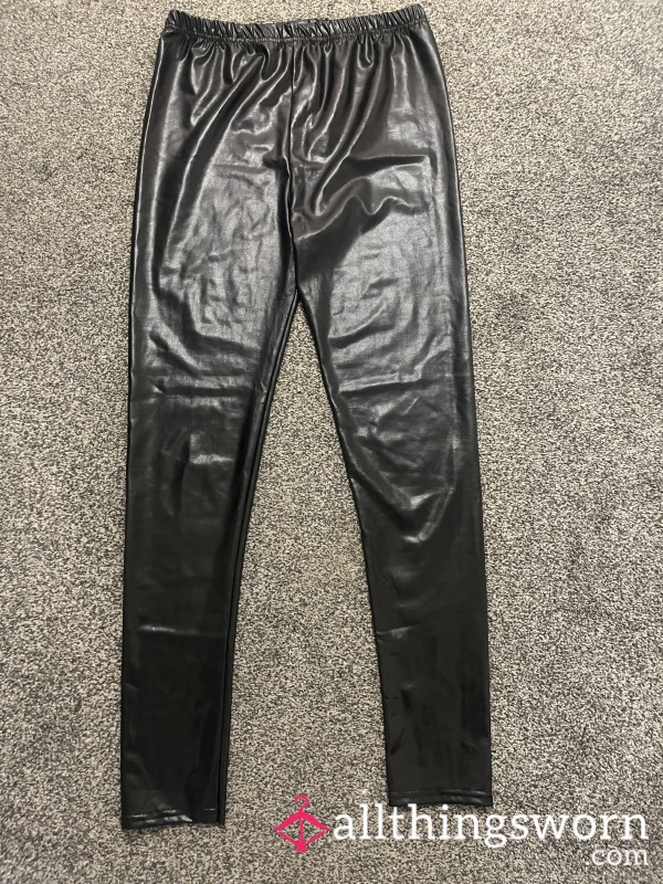 Leather Look Leggings. Well Worn. 📦 UK Shipping & 📸 Photo Set Included 🔥