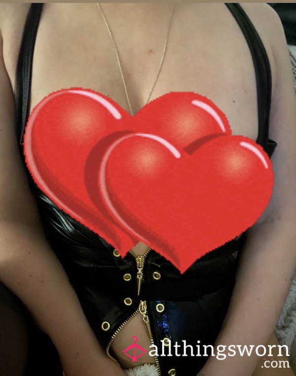 Leather Zipped Outfit 💋