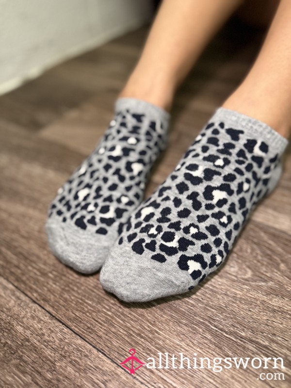 Leopard Print Grey Ankle Socks