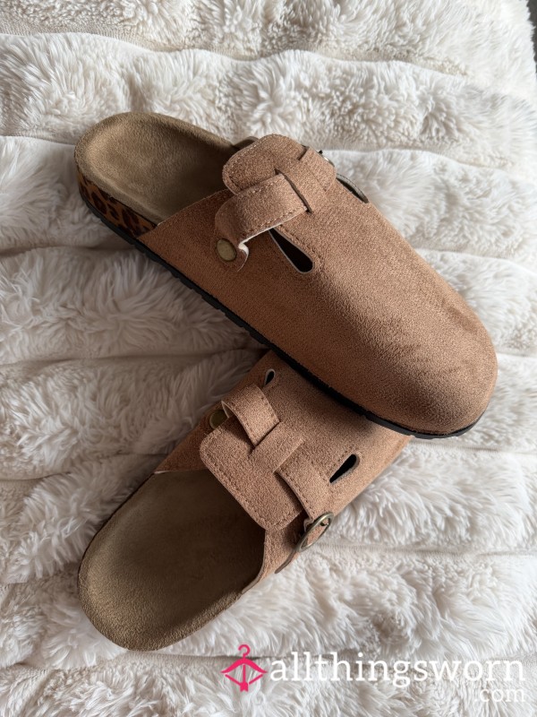 Leopard Print? Or Toe Print?