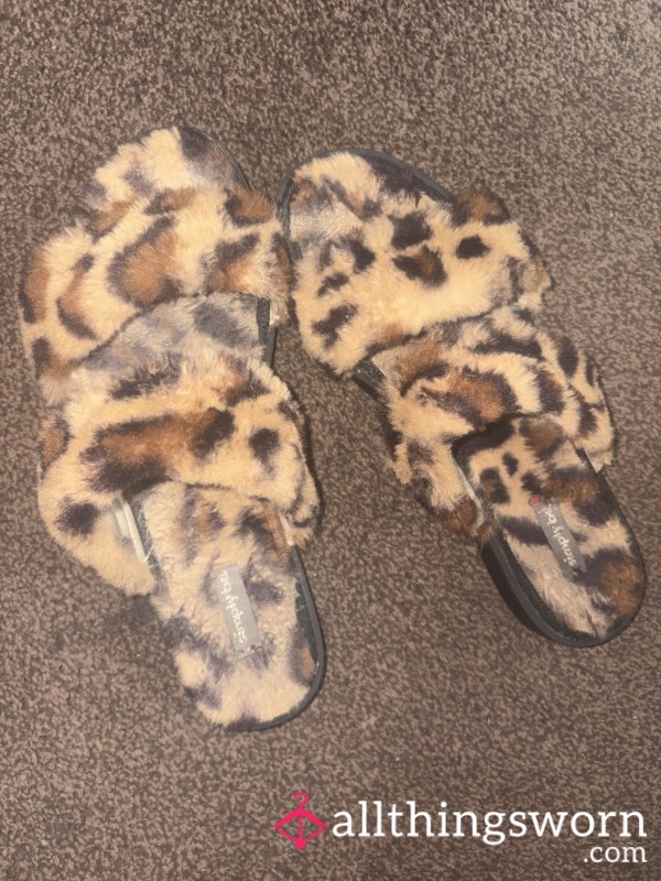 Leopard Print Sliders 🐆