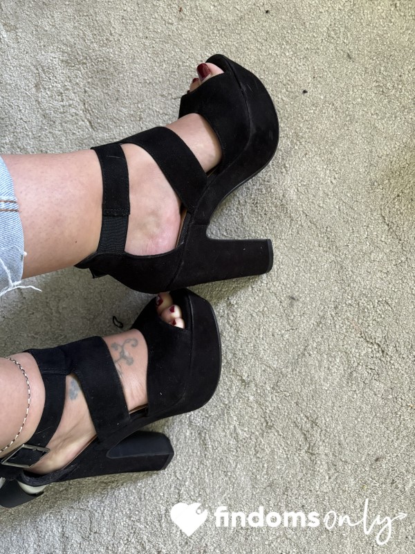 Let Me Be Ur Heel Queen