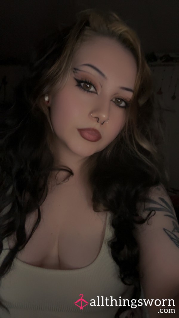 Let Me Be Your Girlfriend For The Day 💋