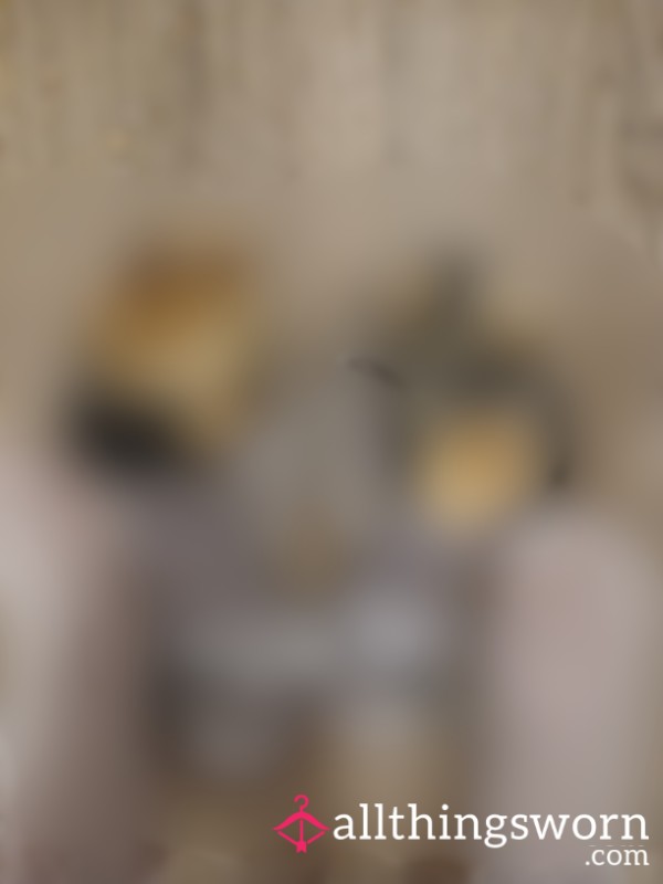 Lick The 🎄Mince Pie Off From My Pleasers 😈⛓️ 5 Pictures Of My Dirty Soles