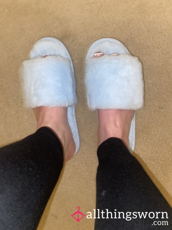 Light Blue Fluffy Open-Toe Sliders – Size 5 Indoor Only