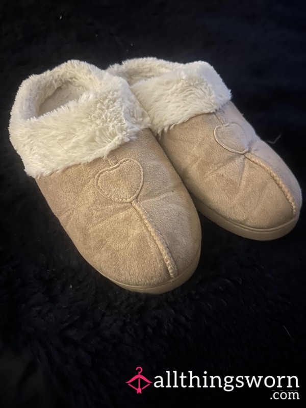 🤎LIGHT BROWN FLUFFY SLIPPERS🤎
