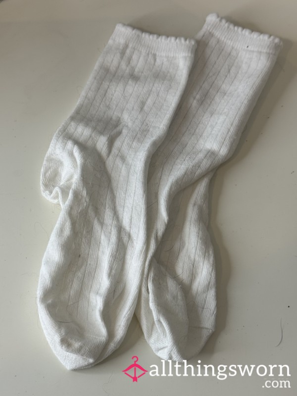 Lil Ribbed White Worn Socks