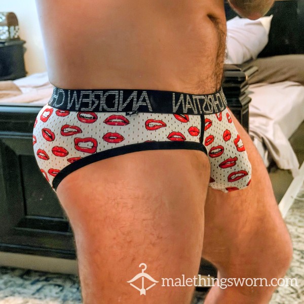 Lip Briefs