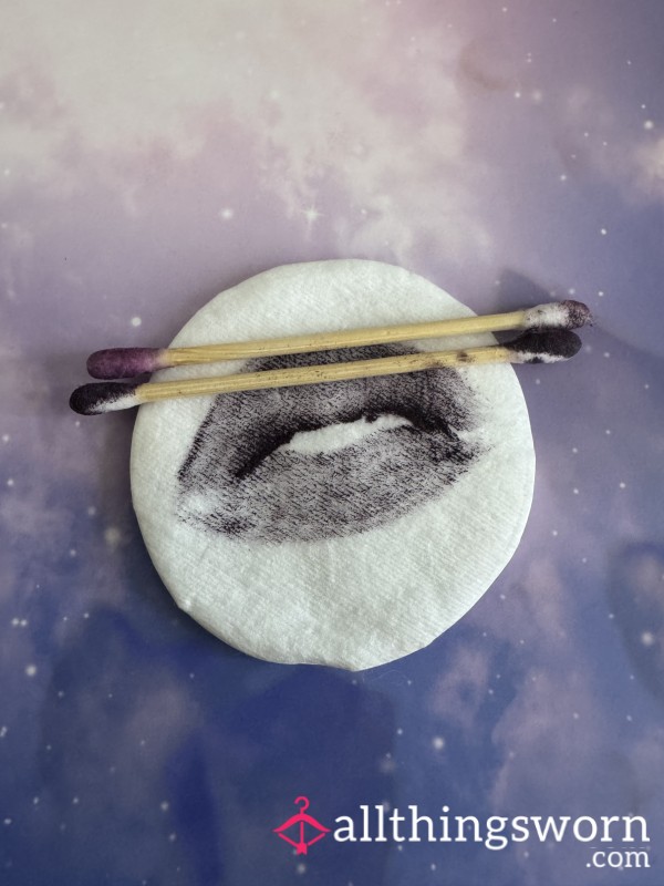 Lipstick Kiss - Glossy Lipstick Kiss On A Cotton Pad, Including Cotton Buds To Remove It